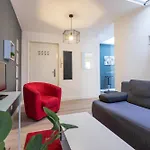 Magenta Square Central 1 Bdr With Ac